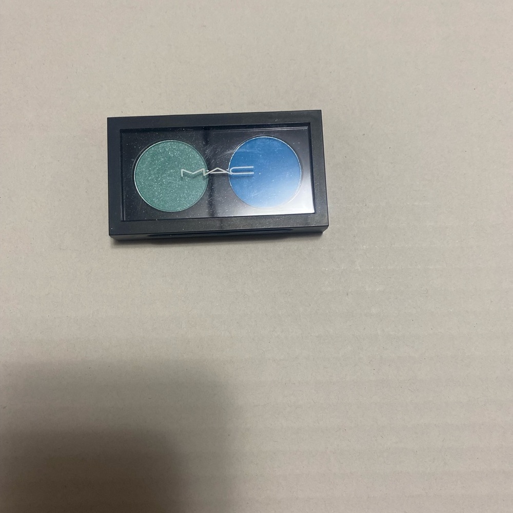 Mac eyeshadow green/blue beautiful colors never used